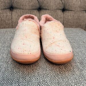 NWOT TOMS twill pink shoe size 6